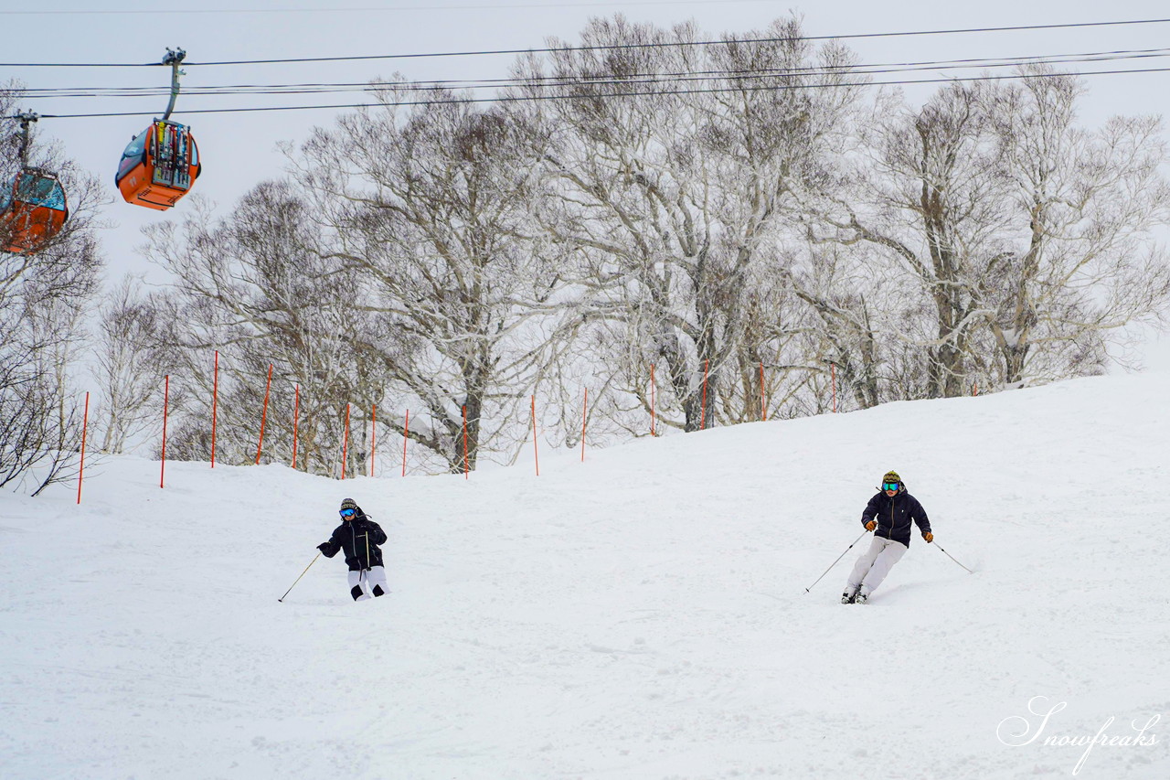 札幌国際スキー場 積雪たっぷり 300cm。コンディション良好なゲレンデでモーグル女子 ・畑田繭さんとコブコブセッション！